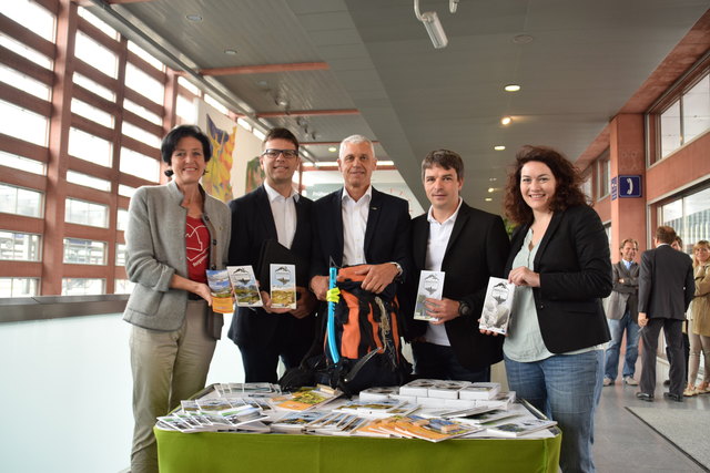 WÖFFI: Andrea Weber (TVB Landeck), Michael Brandl (Tirol Werbung), Wolfram Gehri (ÖBB Postbus), Hermann Sonntag (Naturpark Karwendel) und Ingrid Felipe (Landeshauptmann-Stellvertrerin)