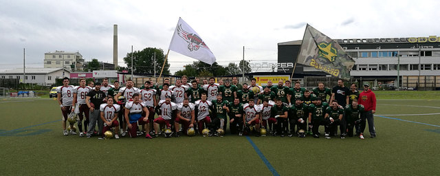 Die beiden Halbfinalteilnehmer Telfs Patriots (weiß) und Maribor Generals (grün) kämpften hart um den Einzug ins Finale.