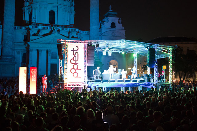Die Seebühne vor der Karlskirche ist das Herzstück des Popfests. | Foto: Simon Brugner/theyshootmusic.com