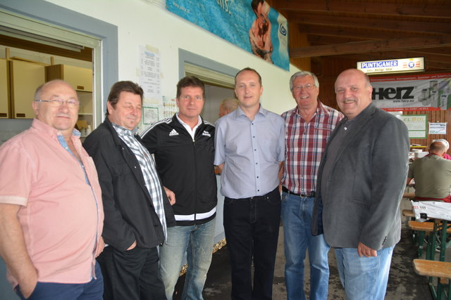 Jubiläumsgäste waren Eduard Eberhardt, Alfred Verdi, Trainer Rudi Zink, Obmann Christian Gansfuss, Helmut Bogad und BFV-Vizepräs. Konrad Renner.