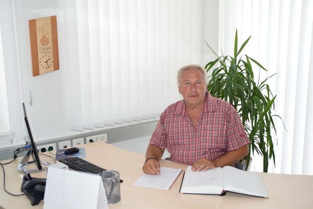 Das Büro des Bürgermeisters kann zusätzlich für kleinere Besprechungen genutzt werden.