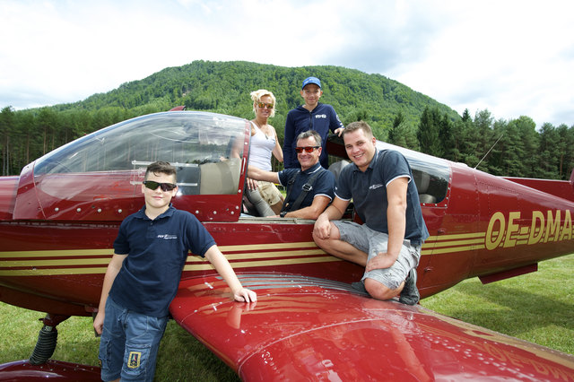 Flugbegeistert: Markus Wernig, Patrick Kohlweiß, Obmann Manfred Globotschnig, Sabine Wernig und Florian Lang | Foto: Arbeiter