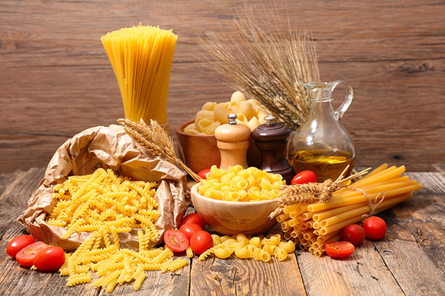 Beim Nudelsortiment aus dem Vollen zu schöpfen soll eine sinnvolle Diät darstellen. | Foto: M.studio - Fotolia.com