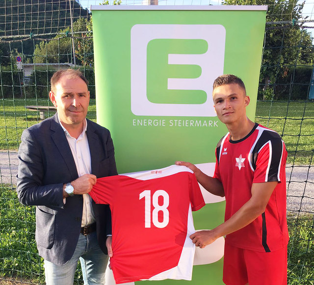 Heinz Karner vom GAK präsentiert den Bosnier Amir Ajan, der schon in Australien gekickt hat.