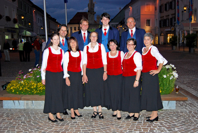 Das Vokalensemble Kärnten und die Stimmen der Polizei Klagenfurt begleiten die Chorsolisten | Foto: KK
