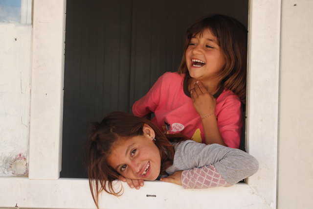 In May 2016, Nadiya and Saffiya are living in Nowruz refugee camp in Syria. | Foto: © UNICEF/UN020935/Hasen