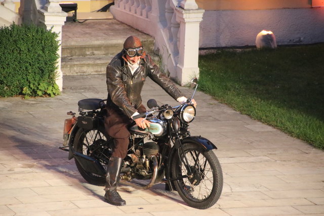 ... oder mit dem Motorrad.