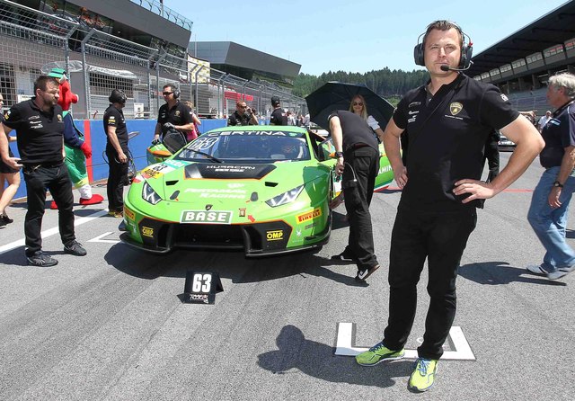 Teamchef Gottfried Grasser mit dem Lamborghini Huracan GT3 am Ring. Foto: ripu