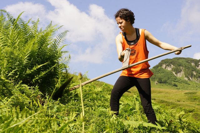 Marie beim Schwenden | Foto: Naturpark Weißbach/Marielle Widauer