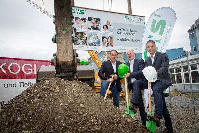 v.l.: GWS-Geschäftsführer Johannes Geiger, Landesrat Johann Seitinger und Stadtrat Kurt Hohensinner beim Spatenstich zur 5. Greenbox.