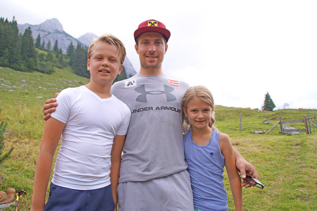 Große Fans: Marcel Hirscher mit Boaz und Pleun Smit.