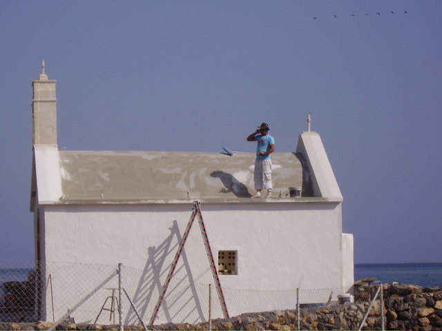 "Ola, Ola ..FRANZISKUS ich repariere gerade die letzte Griech. Kapelle ...OK?"