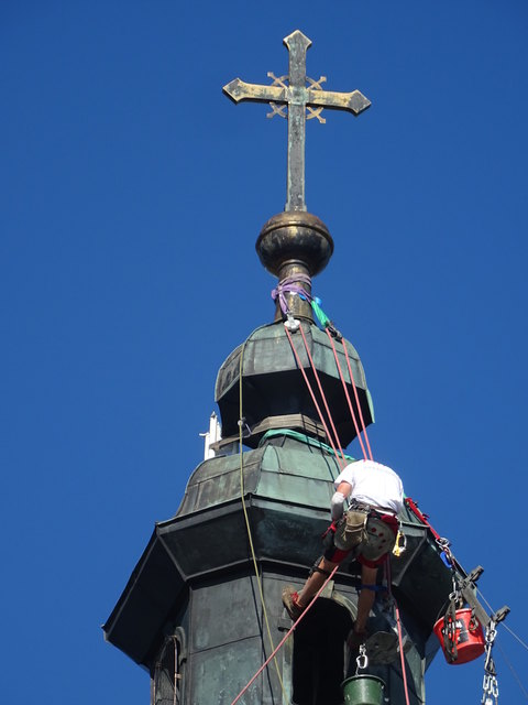 2015 wurde das Turmkreuz ihm Rahmen der Kirchensanierung abmontiert. | Foto: Alois Ferihumer