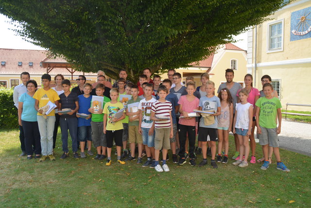 Die Teilnehmer der ersten Sommercamp-Woche wurden bei einer kleinen Feier verabschiedet.