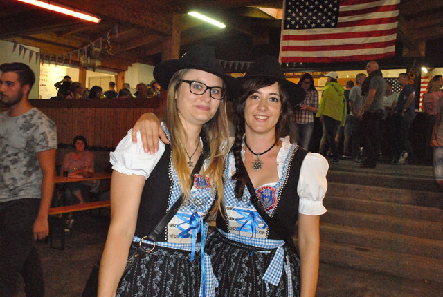 Reizendes Duo: Simona Screm und Eva Adami (re.) luden zum Schnaps