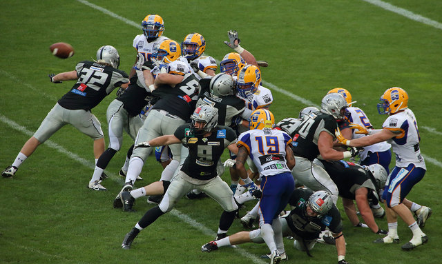 Die Swarco Raiders Tirol haben am Samstag in Klagenfurt die Austrian Bowl XXXII gegen die Graz Giants klar mit 51:7 für sich entschieden!