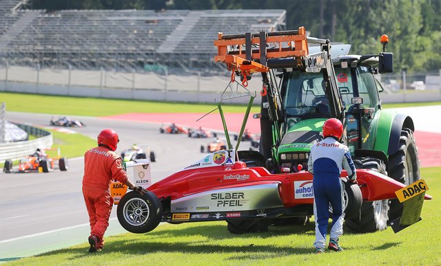 Für Thomas Preining endete das erste Sonntagsrennen verfrüht