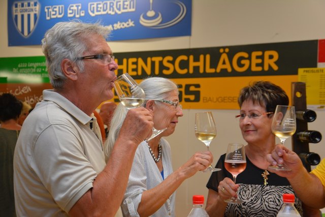 Probieren und gustieren bei 10 Weinbauern - den Besuchern gefiel´s.