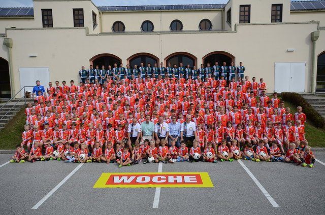 227 Jungfußballer sind beim Hartberger Camp dabei. Mehr Bilder auf www.woche.at.