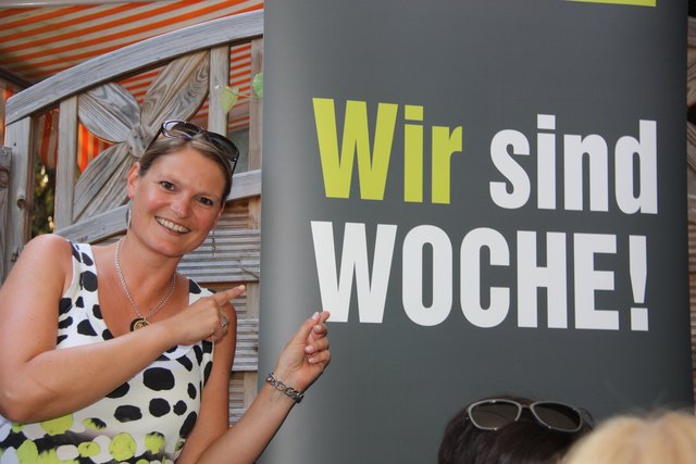 Geschäftsstellenleiterin Elisabeth Korbe: "Wir sind WOCHE" auch bei der Aufführung "Das Ei des Korbinian".