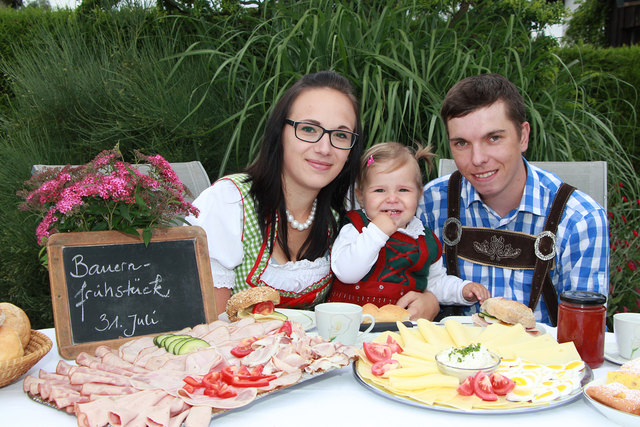 Das reichhaltige Buffet bietet sicher für jeden etwas.