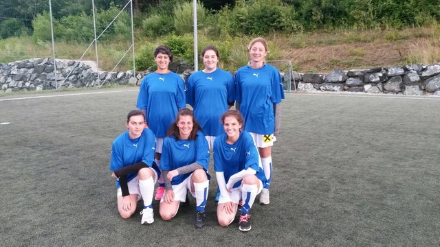 Pressbaums erste Fußballerinnen: SCornelia Scheuhammer, Katharina Essmann, Marleen Isa Van Muysen (hinten) mit Magdalena Bauer, Larissa Rentmeister, Alina Rentmeister. | Foto: privat