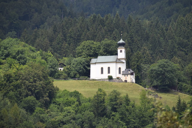 Neben der Romediuskirche soll bald ein neues Gasthaus stehen. Die Gemeinde wird es 25 Jahre lang Pachten.