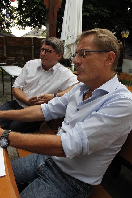 Siegfried Wambacher und Michael Steffan von der Arbeiterkammer Ried luden zum Sommergespräch.