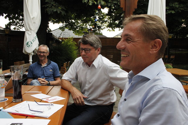 Siegfried Wambacher und Michael Steffan von der Arbeiterkammer Ried luden zum Sommergespräch.