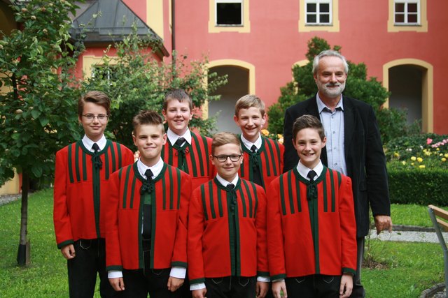 Johannes Stecher ist stolz auf seine Buab’n:  Moritz, Clemens, Viktor, Yannick, Marius und Raphael