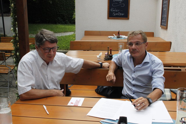 Siegfried Wambacher und Michael Steffan von der Arbeiterkammer Ried luden zum Sommergespräch.