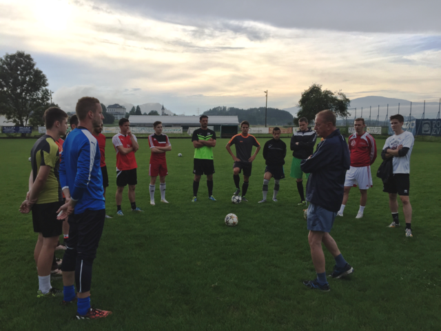 Jeder Satz von Trainer Prof. Walter Ludescher ist ein wertvoller und ein weiterbringender Satz | Foto: SV St. Jakob/Ros. / KK
