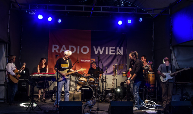 Lichtwärts spielen am 14. August um 21 Uhr am Albernern Hafen Open Air. Heuer feiern die Simmeringer Musiker 10-jähriges Jubiläum. | Foto: www.mafpics.at