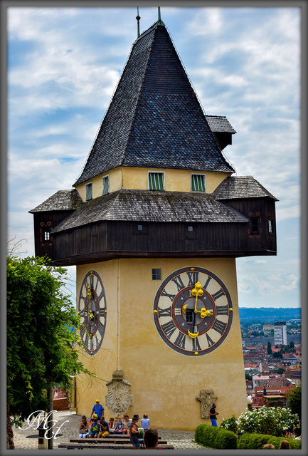 Der Grazer Schloßberg ist ein wuchtiger Fels aus Dolomitgestein und bildet den Kern der historischen Altstadt von Graz.