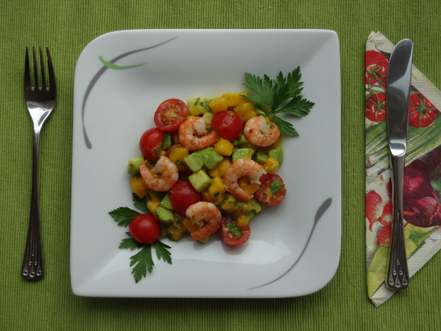 "Avocado-Mango-Salat mit Garnelen"