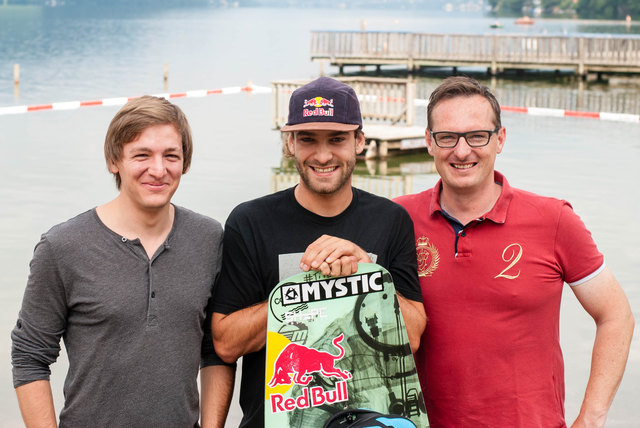 Freuen sich über Silber: Armin Egger, Dominik Hernler und Bürgermeister Michael Maier | Foto: KK