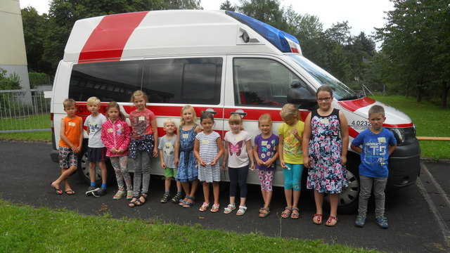Die Ferienpassaktion "ein Rettungsauto zum Anfassen" kam sehr gut an.