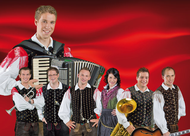 Sašo Avsenik und seine Oberkrainer, am 24. August auf der Burgarena Finkenstein, mit dabei: die Alpenoberkrainer | Foto: Mistel Musik