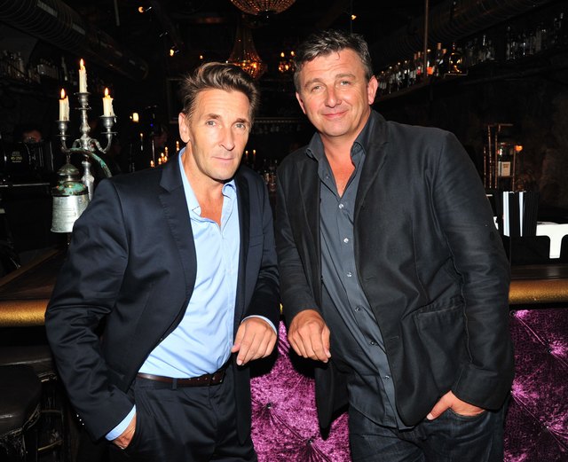 Wenn Serienärzte auf einen Absacker gehen – Mark Keller und Hans Sigl im "Stollen 1930". | Foto: Quint