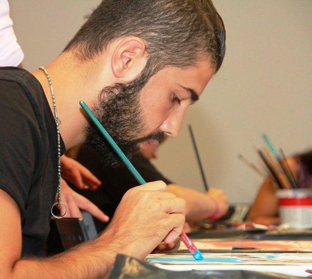 Hochkonzentriertes Arbeiten trotz kreativer Geselligkeit rundherum... | Foto: Lisa Engel