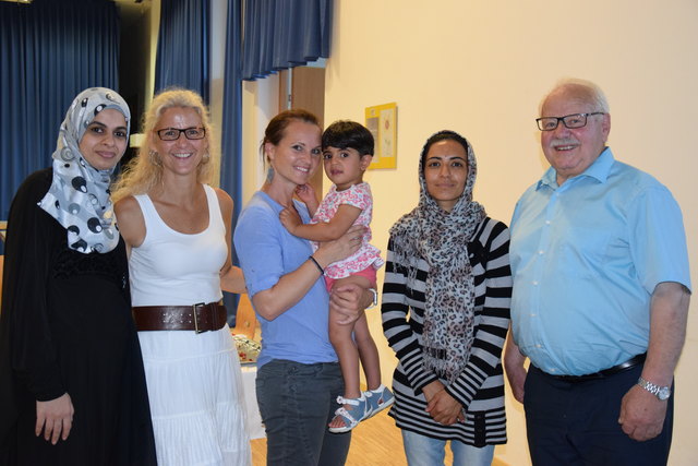 Pabneukirchner Flüchtlingshelfer der Pfarre mit Asylwerbern. | Foto: Bilal Usman