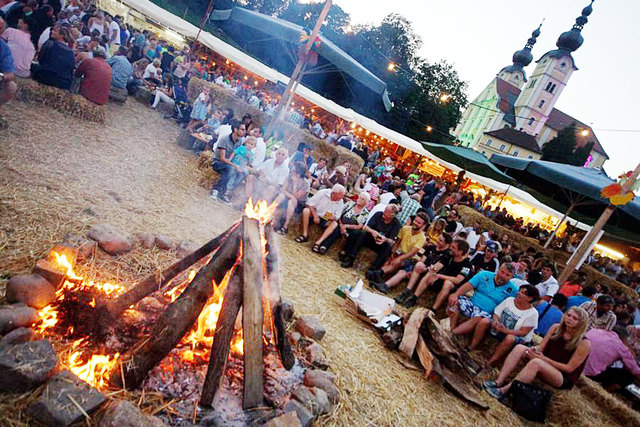 "Gackern" in St. Andrä vereint Lagerfeuerromantik und Geflügelkulinarik | Foto: Gackern/Emhofer