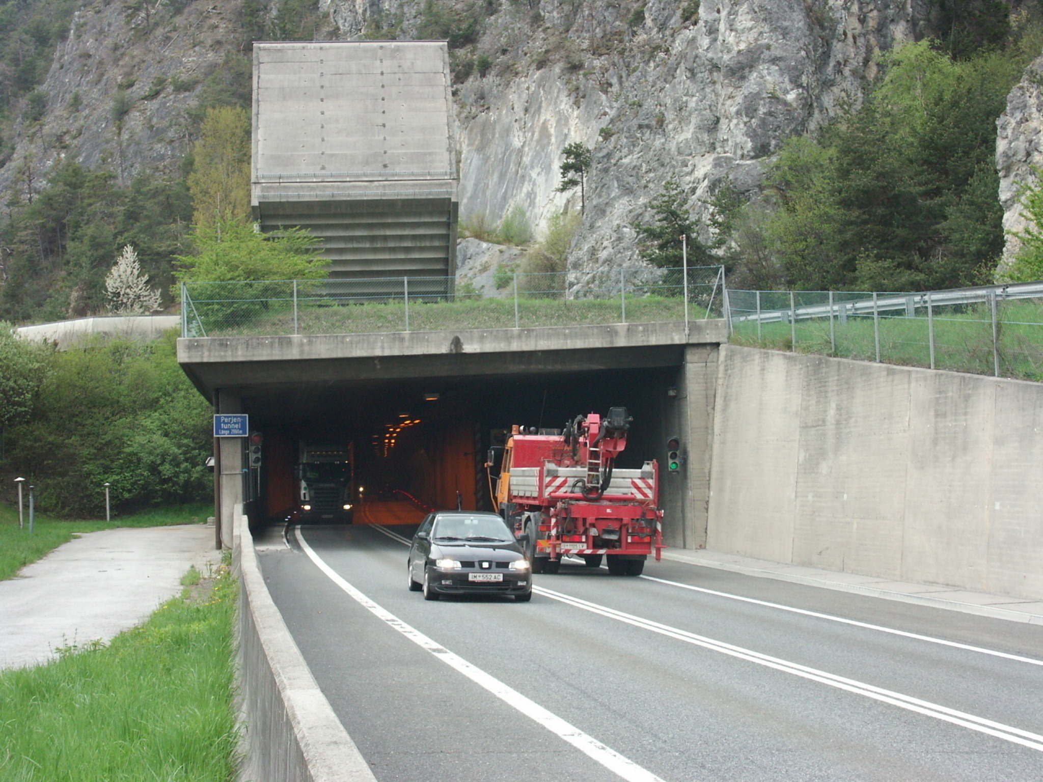 Nachtsperren in Tiroler Tunnel für verbesserte Überwachungstechnologie - Landeck