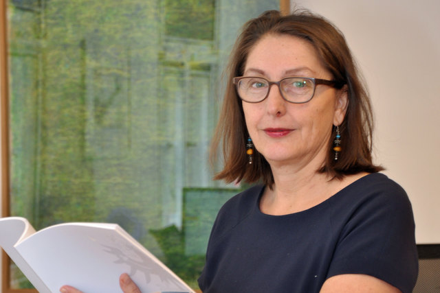 Frauenlandesrätin Christine Baur präsentiert die Regionalanalyse zum Gleichstellungsbericht Tirol 2016. | Foto: Land Tirol/Reichkendler