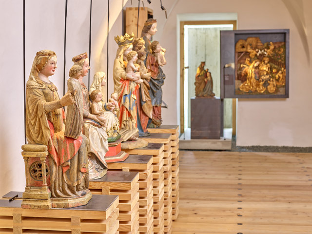 Durch Mariä Himmelfahrt am 15. August liegt der Schwerpunkt der Führung in der Schatzkammer Gurk auf den Madonnendarstellungen | Foto: Marcel Peda