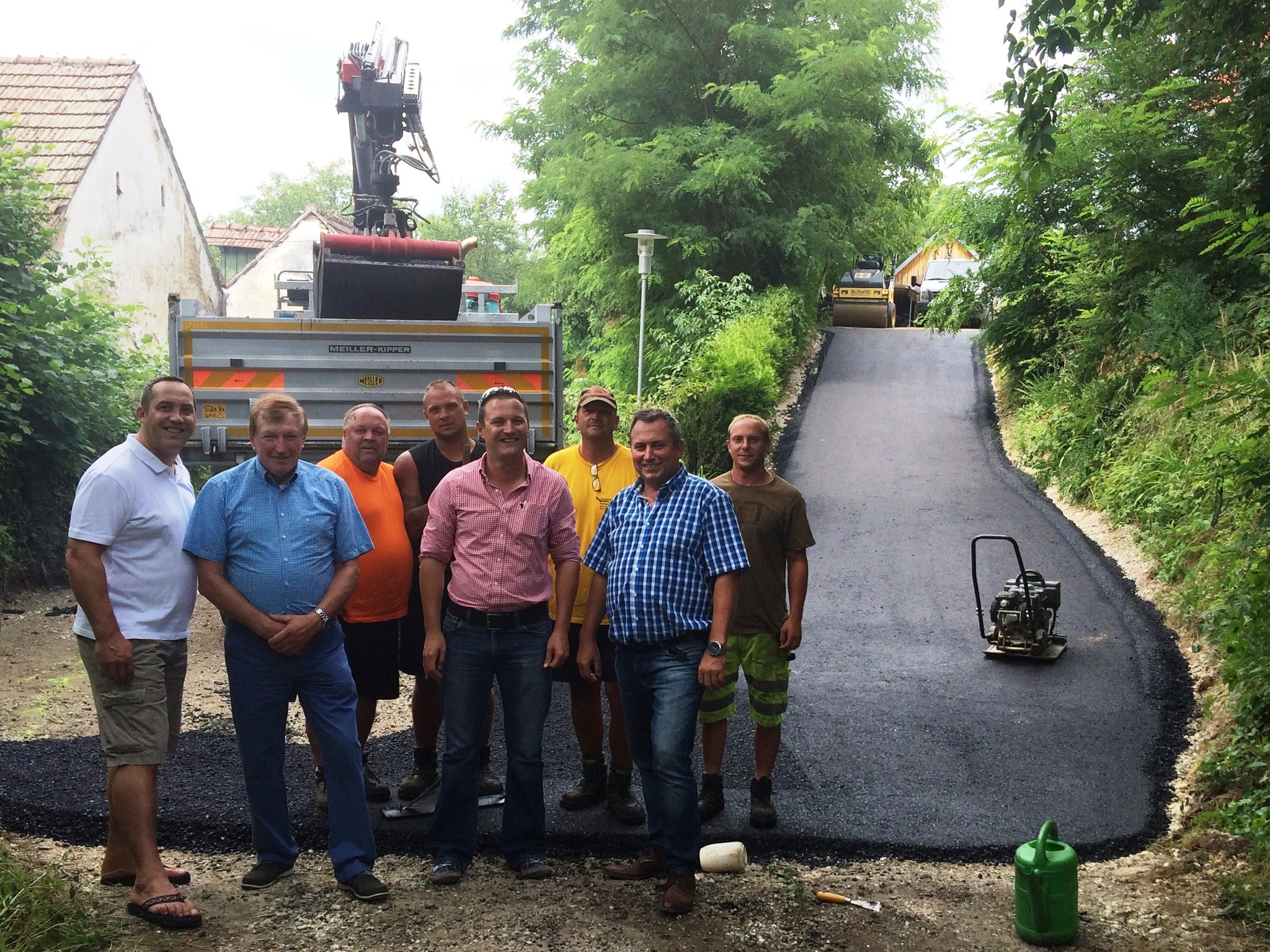 Neuer Asphalt überschwemmt Lanzenkirchen Wiener Neustadt