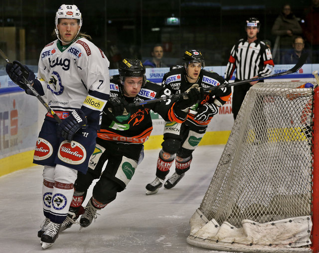 Fliegender Wechsel: Robin Weihager (l.) wechselt von Villach zu den 99ers. | Foto: GEPA