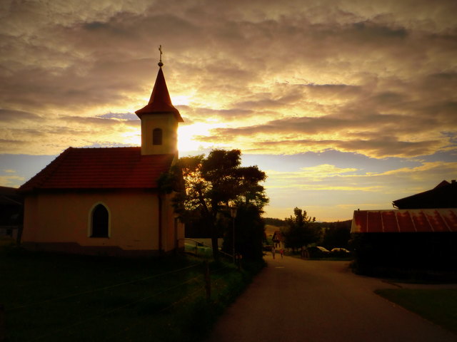 Abendstimmung in Kottingnondorf (Waldviertel) Mit diesem Bild bedanke ich mich für die Veröffentlichung der Fischfütterung im BZ Gmünd