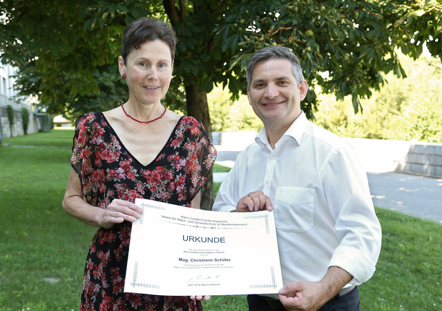 Christine Schiller wurde für ihr Igelprojekt mit dem Hans-Czettel-Förderpreis ausgezeichnet. | Foto: Büro LR Androsch