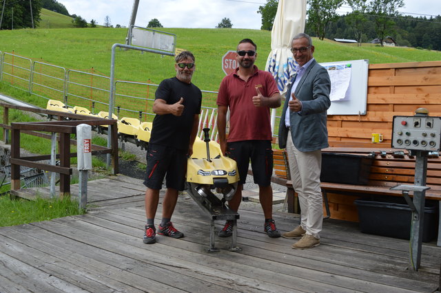 Bürgermeister Gerhard Anzengruber mit den Zinkenlifte-Mitarbeitern Christian Strohmayer und Peter Kitz. | Foto: Stadtgemeinde Hallein